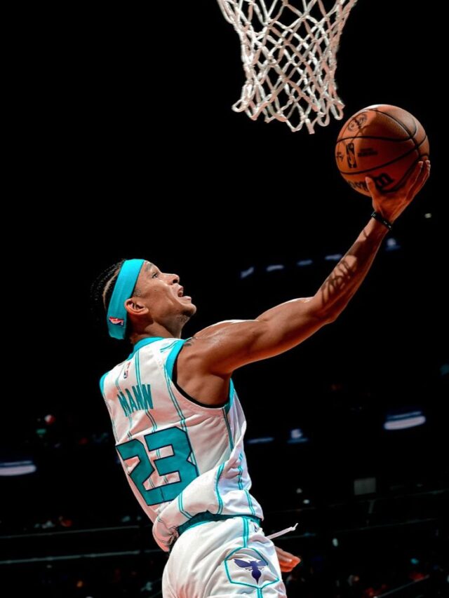 Tre Mann dunks